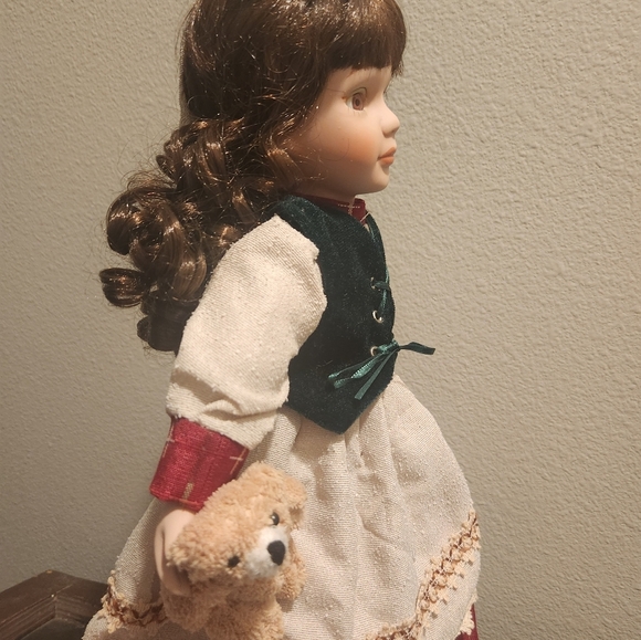 2007 Special Edition Vintage "Crystal" Porcelain Doll Collectible - Picture 7 of 13